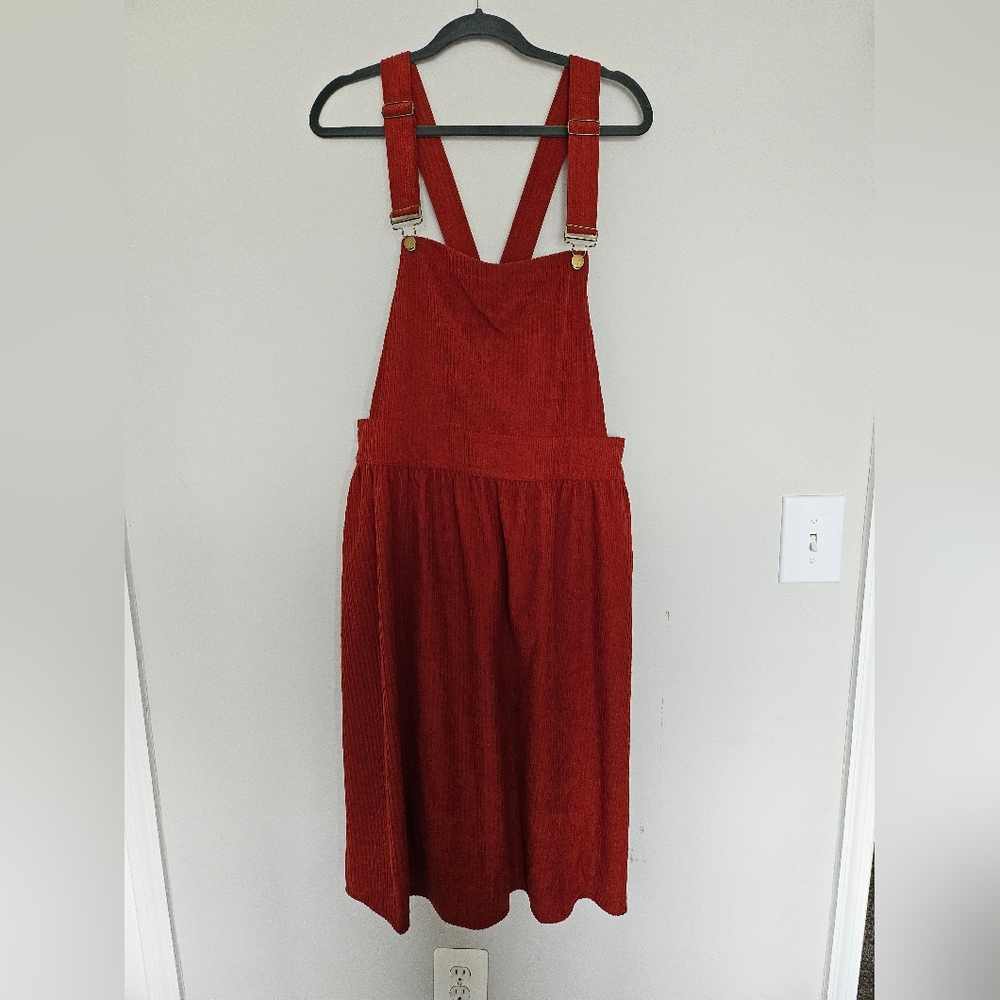 SQUARE NECK SOLID BUTTON MIDI DRESS